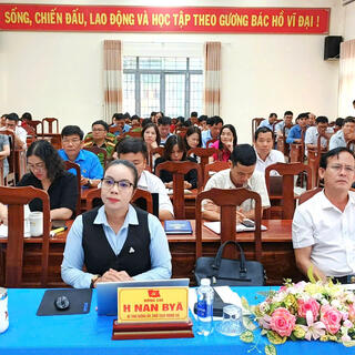 <a href="/tin-tuc-su-kien/chinh-tri" title="Chính trị" rel="dofollow">Hoạt động của Đảng ủy và UBND</a>