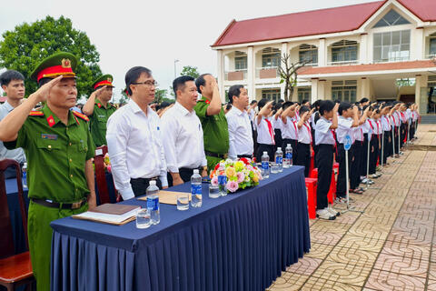 Ea Ô ra mắt mô hình "Cổng trường an toàn giao thông" tại trường TH&THCS Lê Văn Tám